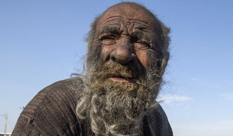Amou Haji, l'homme le plus sale du monde, il ne s'est pas lavé pendant 60 ans
