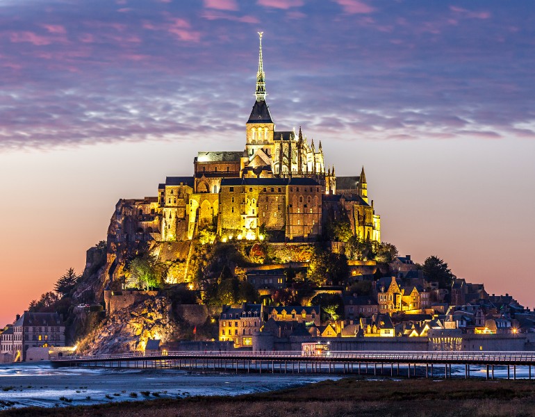 Le Mont Saint-Michel, un lieu chargé d'histoire qui accueille chaque année 3 millions de visiteurs